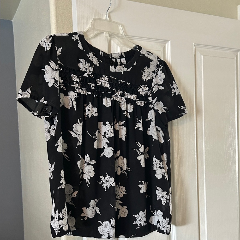 Elle Black and White Floral Blouse